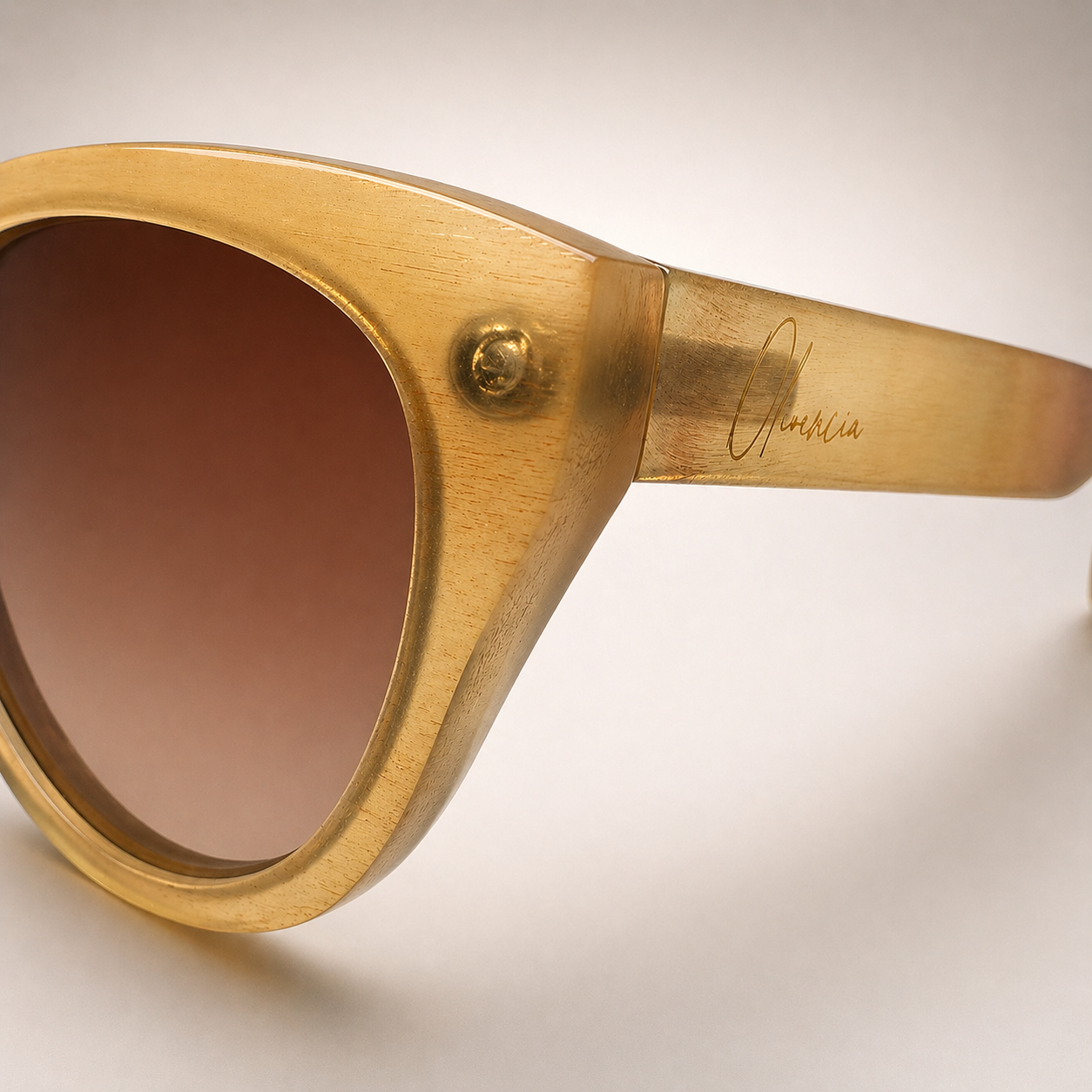 Olivencia LYRA · VELA handcrafted honey horn sunglasses close-up with gradient brown lenses.